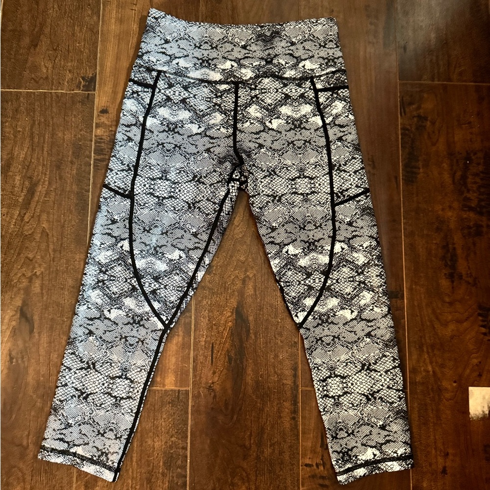 Black and Gray Cropped Ankle Pants with Flattering Silhouette